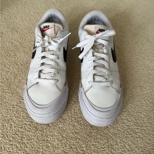 Nike Court Legacy Lift Sneakers